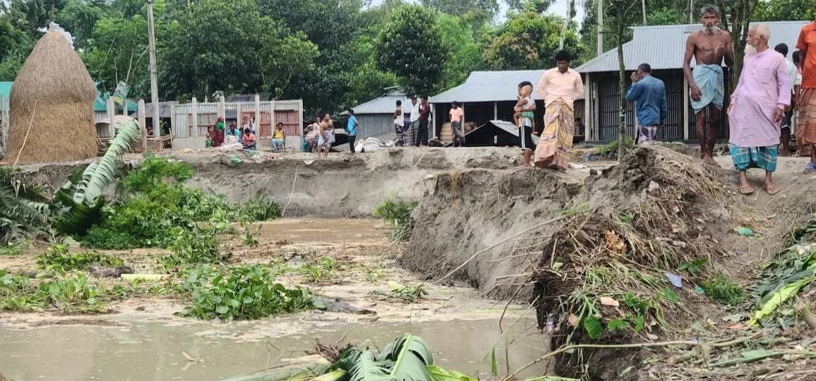 এবার যেভাবে ভাঙছে, বাঁচে থাকার জন্য কিছু থাকপালয় মনে হয়’- ভাঙন কবলিত মোমেনা বেগম- খবরটির স্থিরচিত্র