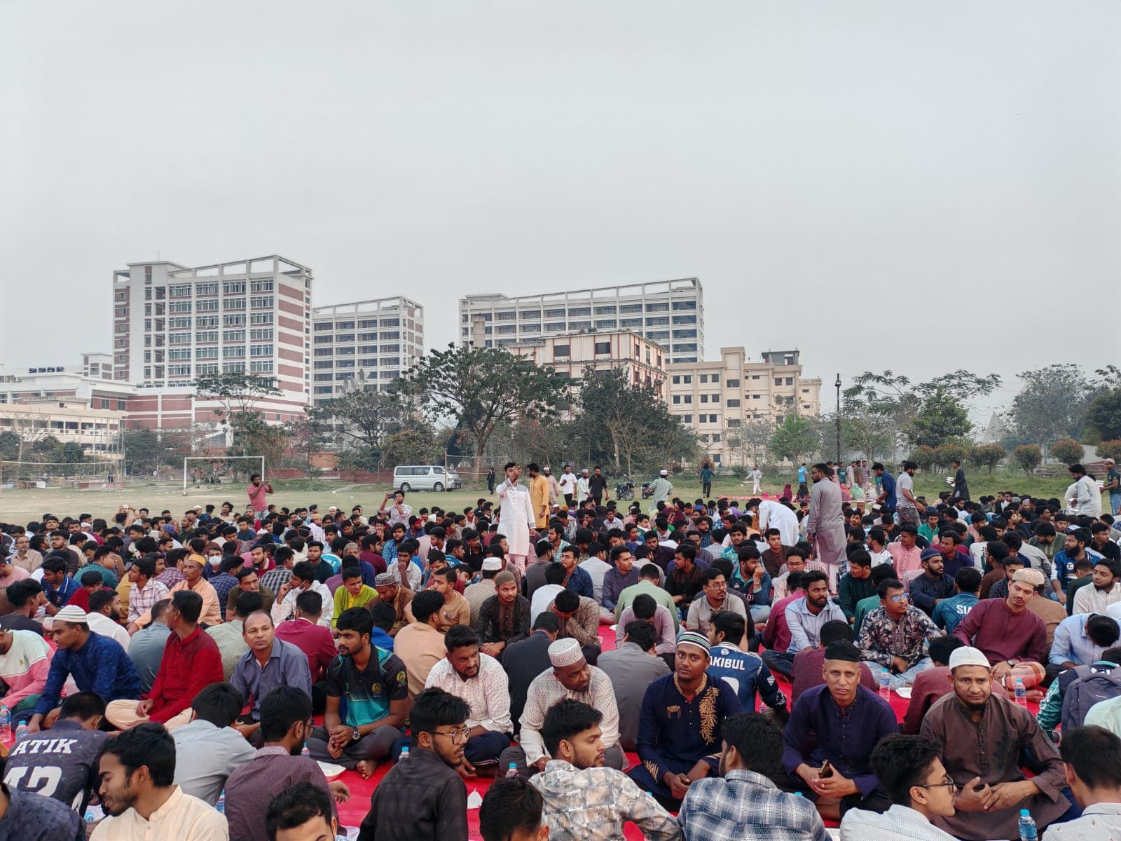 ৮০০ শিক্ষার্থীকে ইফতার করালো পাবিপ্রবি ছাত্রদল- খবরের থাম্বনেইল ফটো