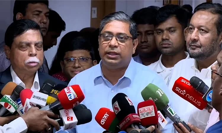 বৈধভাবে বছরে ১০ হাজার শ্রমিক ইতালিতে যাওয়ার সুযোগ আছে: মীর শাহে আলম- খবরের থাম্বনেইল ফটো