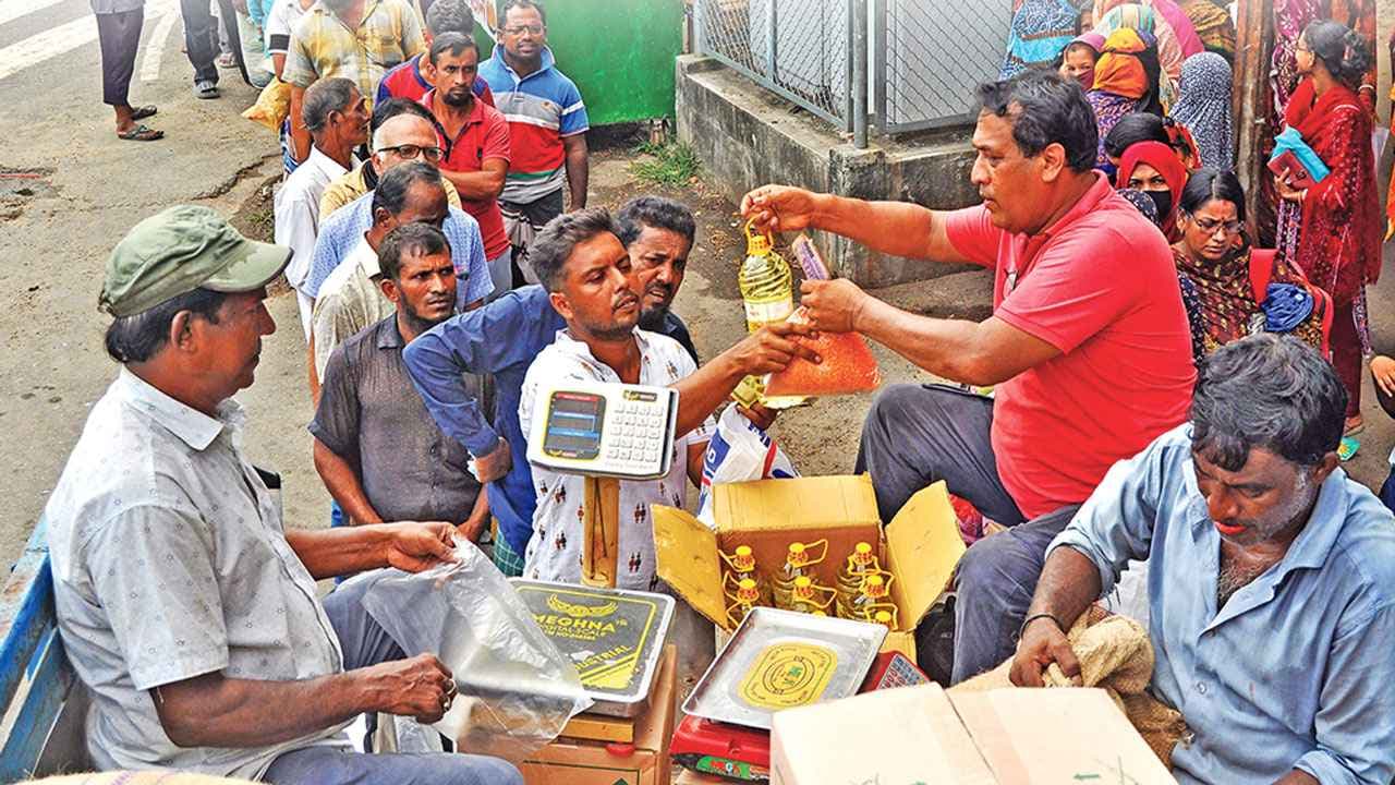 পণ্যমূল্যে স্বস্তি দিতে টিসিবির ১০ দিনের কর্মসূচি শুরু আজ- খবরের ইমেজ Image