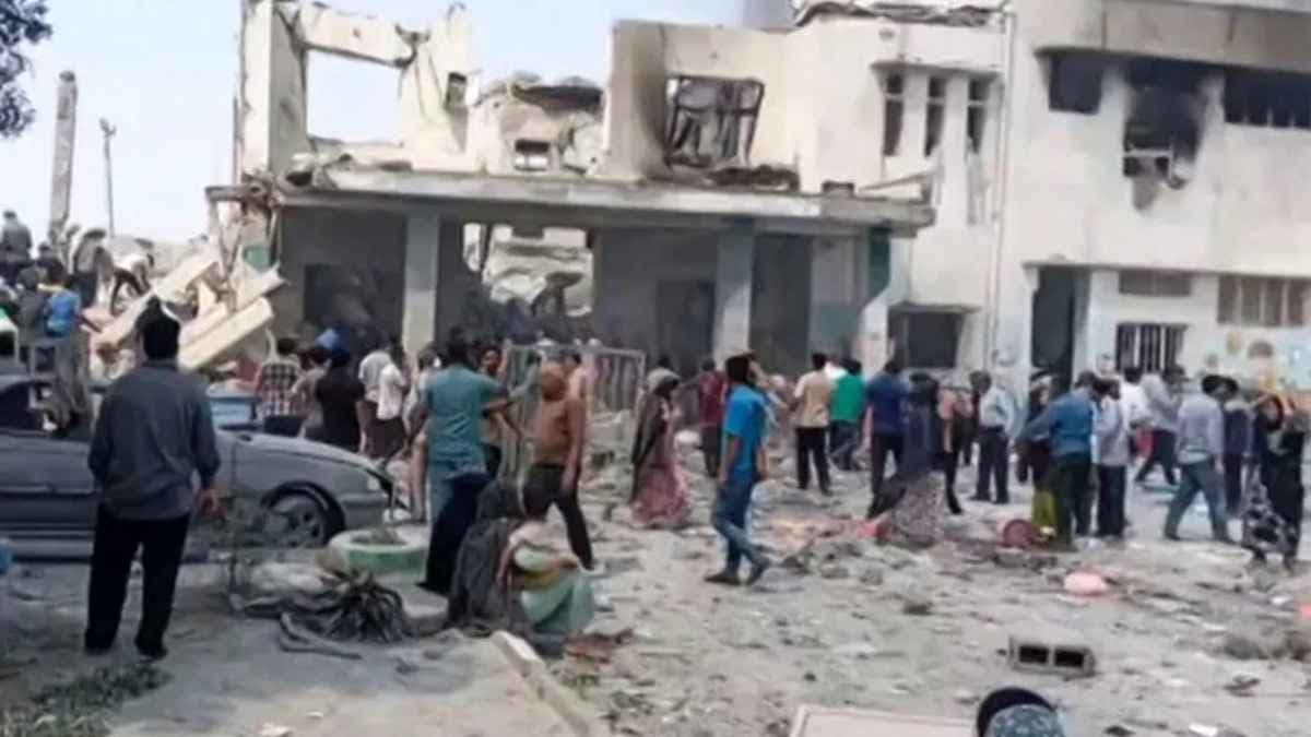 ইরানের স্কুলে ইসরায়েলি হামলায় নিহত বেড়ে ১৮০- খবরের থাম্বনেইল ফটো