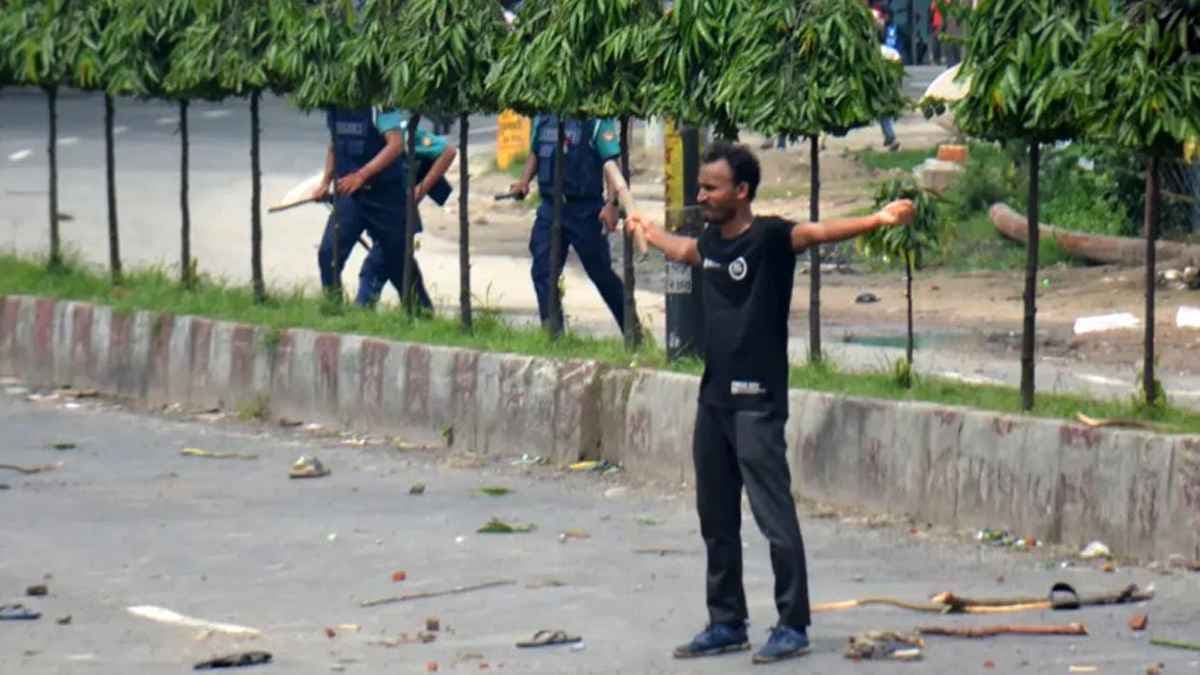 আবু সাঈদ হত্যা: ট্রাইব্যুনালে তৃতীয় দিনের যুক্তিতর্ক আজ- খবরের থাম্বনেইল ফটো