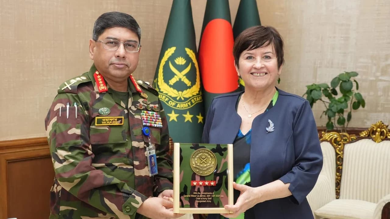 সেনাপ্রধানের সঙ্গে চেক প্রজাতন্ত্রের রাষ্ট্রদূতের সৌজন্য সাক্ষাৎ- খবরের থাম্বনেইল ফটো