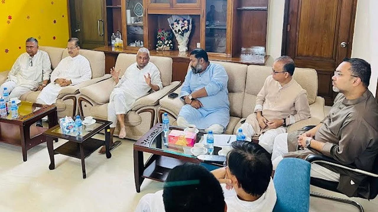 শ্রমিকদের বেতন-বোনাস ঈদের আগেই পরিশোধের নির্দেশ শ্রমমন্ত্রীর- খবরের থাম্বনেইল ফটো