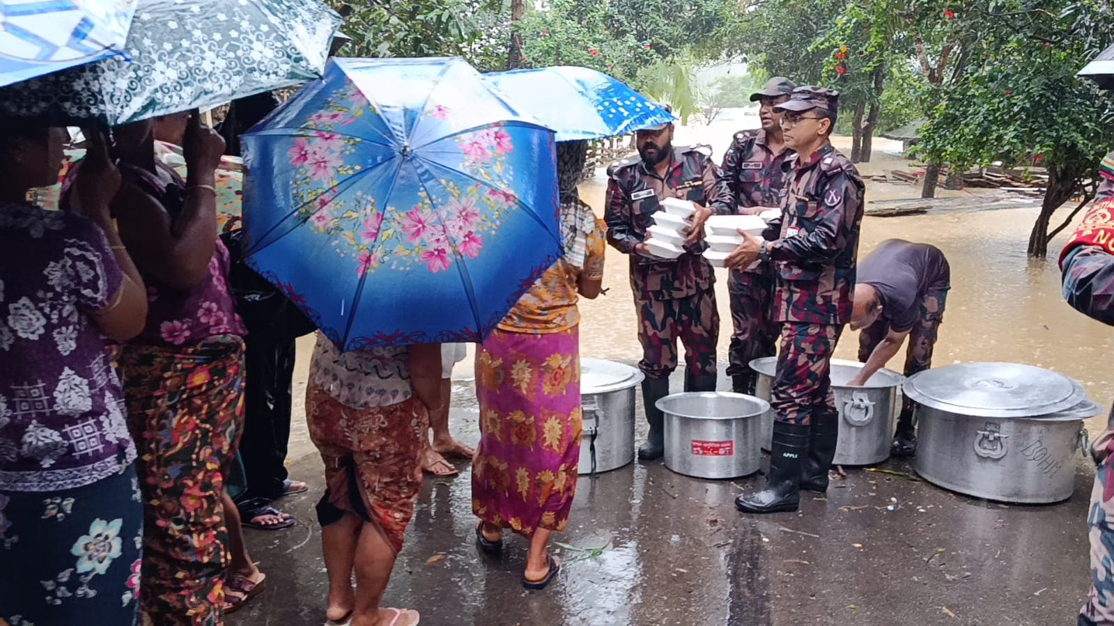 বন্যাকবলিত ১১ জেলায় বিজিবি মোতায়েন- খবরের থাম্বনেইল ফটো