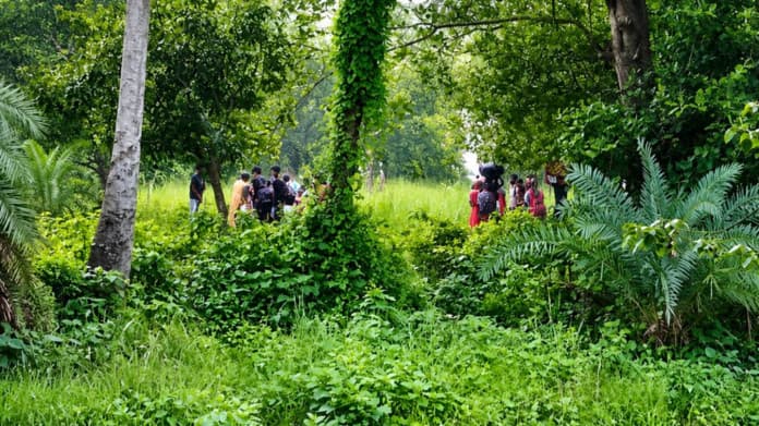 গভীর রাতে ২৮ জনকে বাংলাদেশে ঢোকানোর চেষ্টা , সতর্ক অবস্থানে বিজিবি - খবরের থাম্বনেইল ফটো