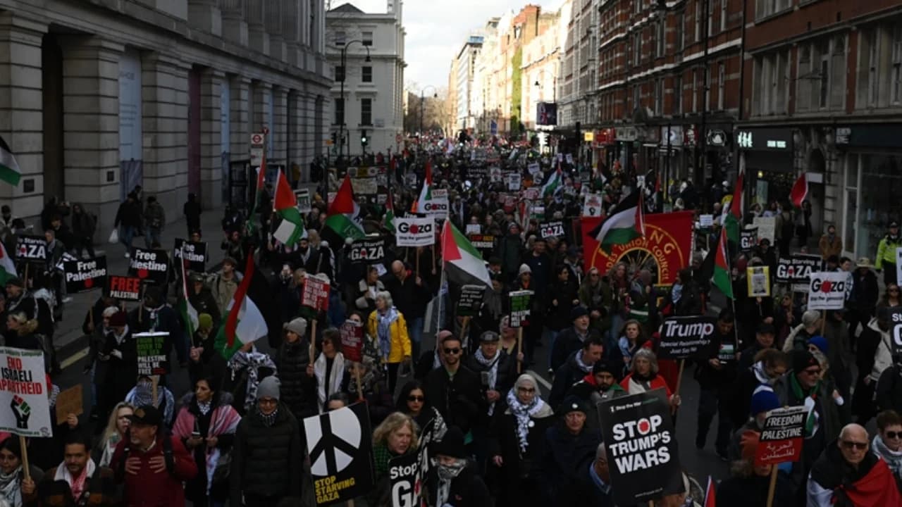 ইউরোপজুড়ে হাজার হাজার মানুষের ফিলিস্তিনের সমর্থনে বিক্ষোভ- খবরের থাম্বনেইল ফটো