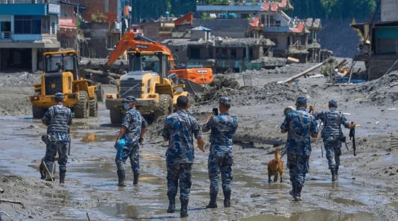 নেপাল-তিব্বতে বন্যায় প্রাণহানি বেড়ে ৩৯২, নিখোঁজ ১,৪০০- খবরের ইমেজ Image