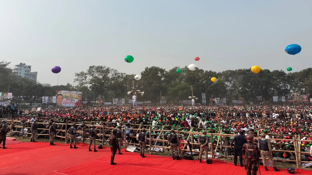 ফরিদপুরের সমাবেশে উপস্থিত তারেক রহমান- খবরের থাম্বনেইল ফটো