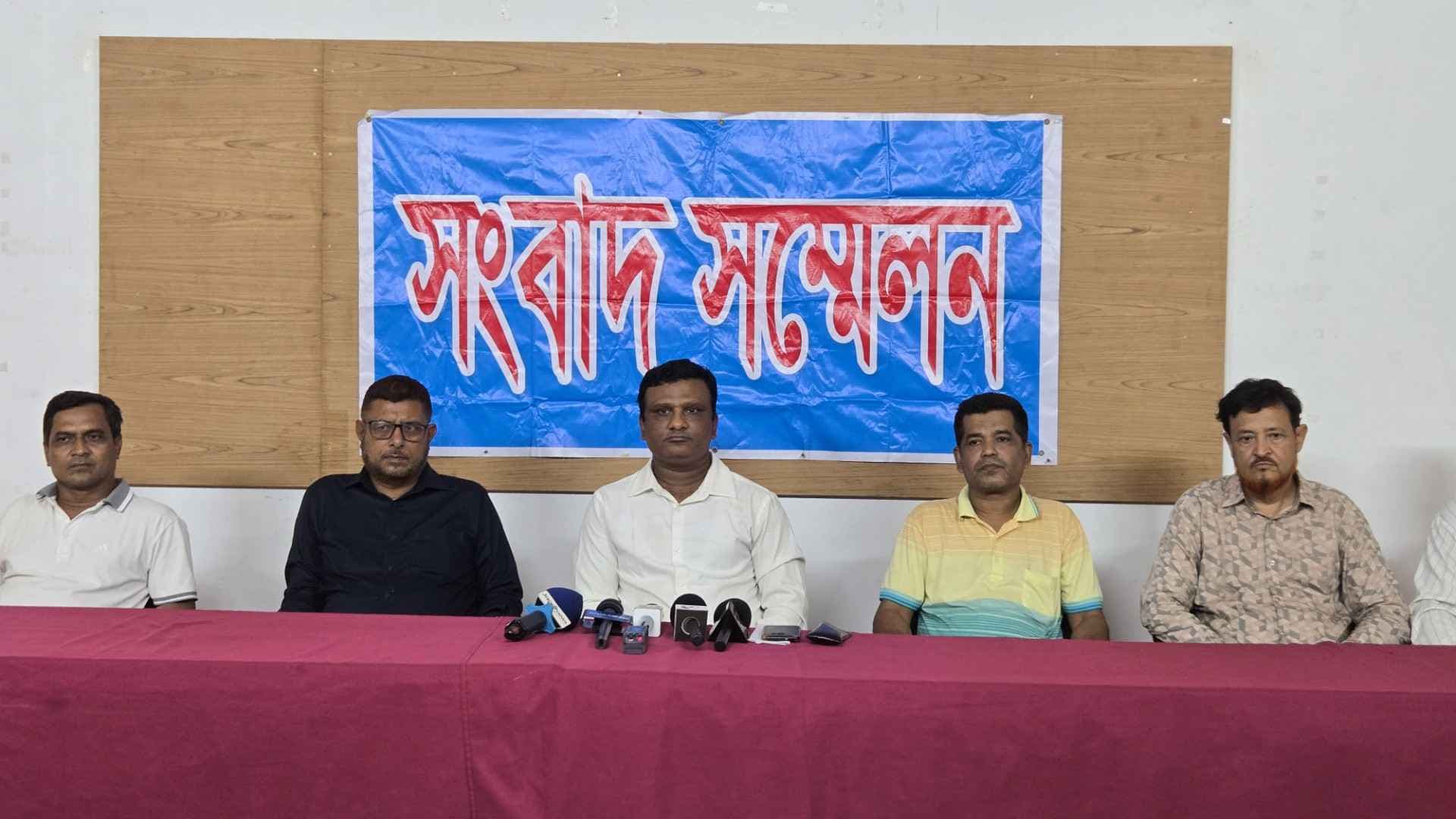 নওগাঁয় পাওনা টাকা চাইতে গিয়ে চাঁদাবাজ ট্যাগ খেলেন কলেজ শিক্ষক- খবরের থাম্বনেইল ফটো