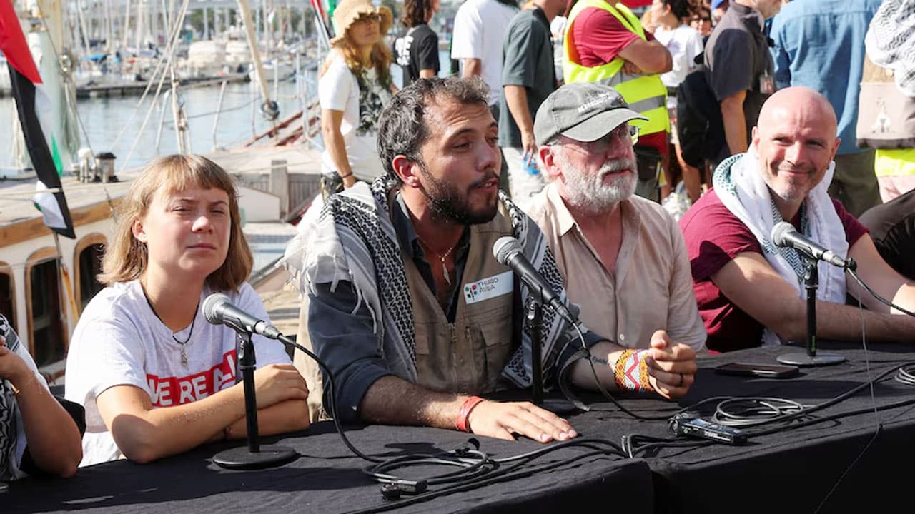 ইসরায়েলে অনির্দিষ্টকালের জন্য অনশন শুরু করেছেন ফ্লোটিলার অভিযাত্রীরা- খবরের থাম্বনেইল ফটো