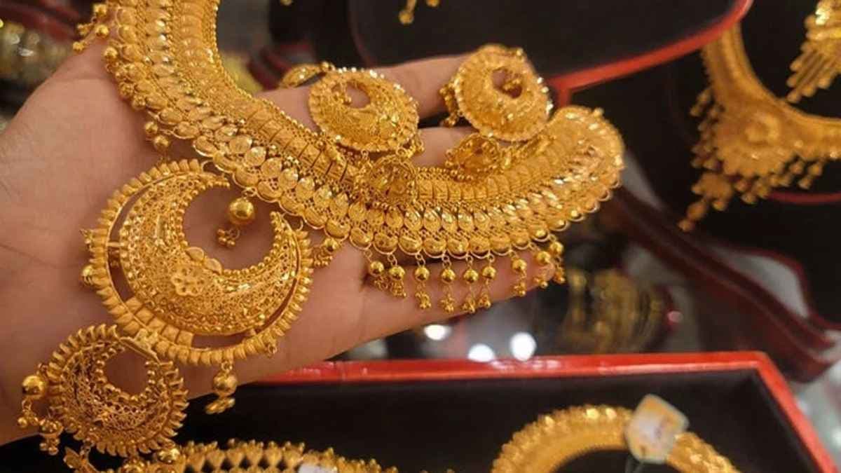 আরও কমল স্বর্ণের দাম, সোয়া দুই লাখের নিচে নামল ভরি- খবরের ইমেজ Image