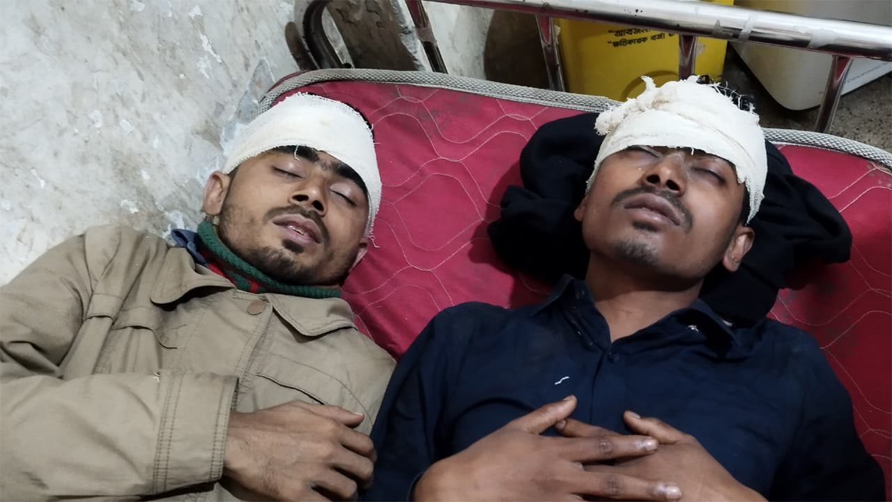 হাতিয়ায় সন্ত্রাসী হামলায় সাংবাদিকসহ এনসিপির ৩০ নেতাকর্মী আহত- খবরের থাম্বনেইল ফটো