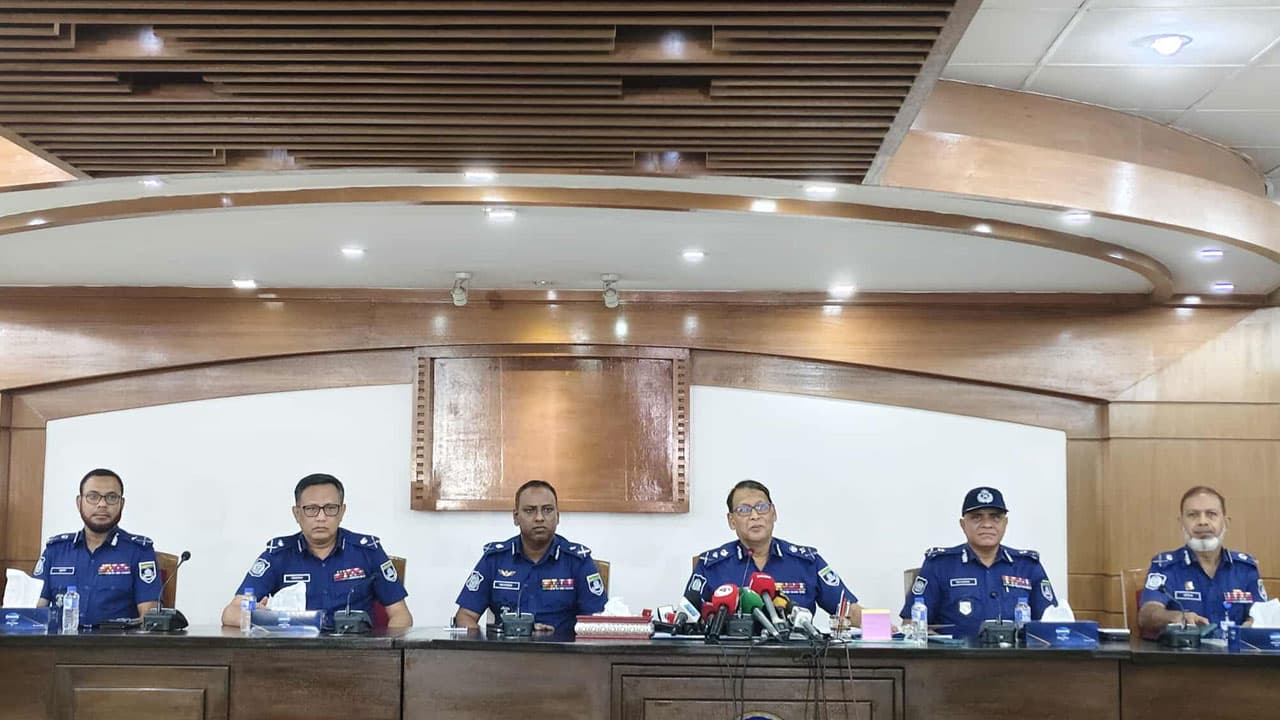 আসন্ন নির্বাচনে পলাতক ফ্যাসিস্ট শক্তি মোকাবিলাই বড় চ্যালেঞ্জ : আইজিপি- খবরের থাম্বনেইল ফটো