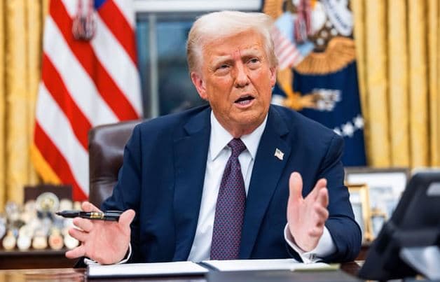 মার্কিন কর সংস্থার বিরুদ্ধে ট্রাম্পের ১০ বিলিয়ন ডলারের মামলা- খবরের ইমেজ Image