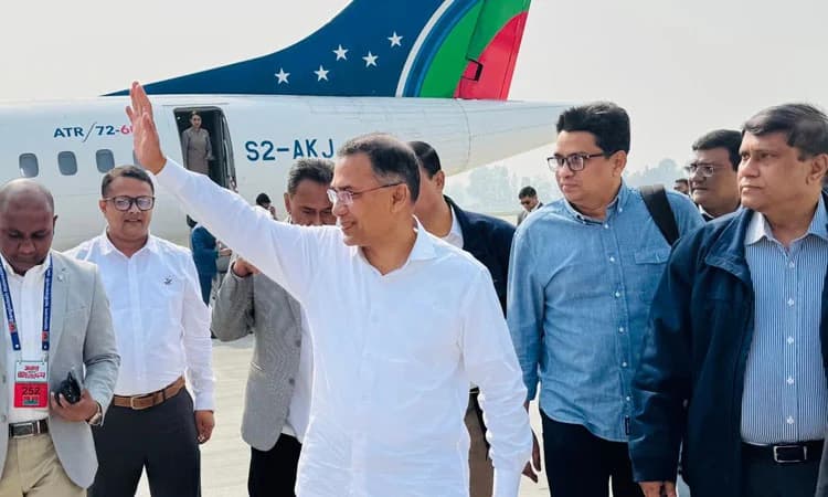 ঠাকুরগাঁও সরকারি উচ্চ বিদ্যালয় মাঠের সমাবেশের মঞ্চে তারেক রহমান- খবরের থাম্বনেইল ফটো