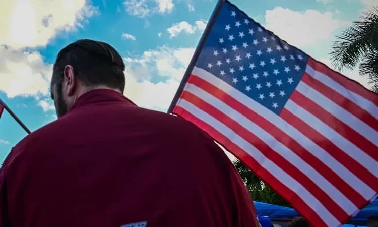 ভেনেজুয়েলার তেলের ওপর থেকে মার্কিন নিষেধাজ্ঞা প্রত্যাহার, ট্রাম্পের সফরের সম্ভাবনা- খবরের থাম্বনেইল ফটো