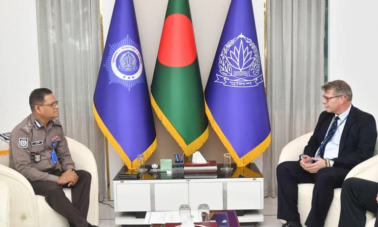 আইজিপির সঙ্গে ইউরোপীয় ইউনিয়ন ইলেকশন অবজারভেশন মিশন প্রতিনিধিদলের সাক্ষাৎ- খবরের থাম্বনেইল ফটো