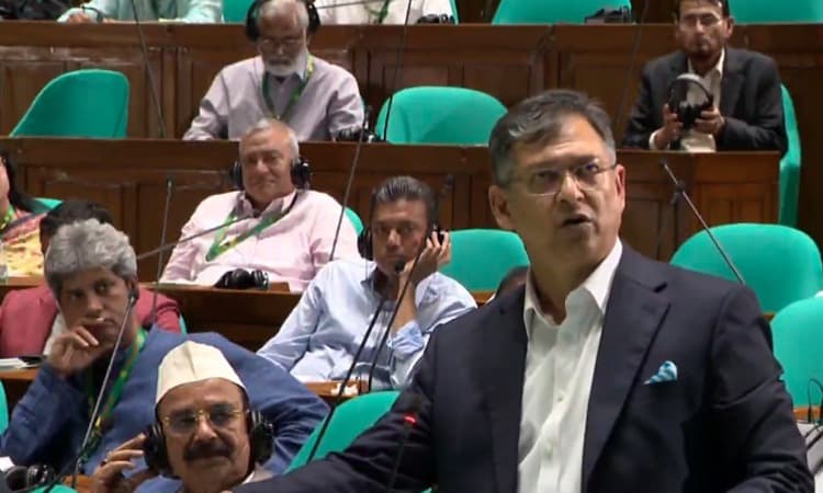 সংবিধান পুনর্লিখন নয়, সংশোধনেই সংস্কার: স্বরাষ্ট্রমন্ত্রী- খবরের ইমেজ Image