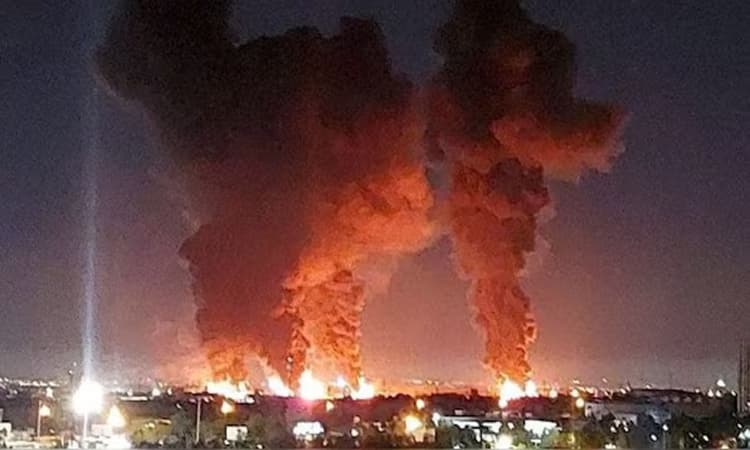 সৌদি আরবের পূর্বাঞ্চলে হামলা, পেট্রোকেমিক্যাল কমপ্লেক্সে আগুন- খবরের থাম্বনেইল ফটো