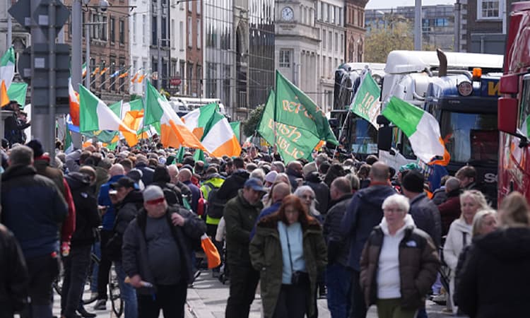 অনাস্থা ভোটে টিকে গেল আয়ারল্যান্ড সরকার- খবরের ইমেজ Image