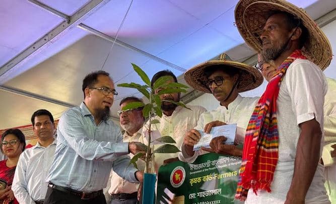 দেশের কৃষিকে স্বয়ংসম্পূর্ণ করতে কাজ করছে সরকার : কৃষিমন্ত্রী- খবরের থাম্বনেইল ফটো