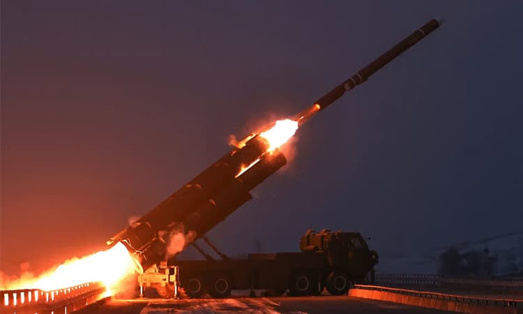 সমুদ্রে একাধিক ব্যালিস্টিক ক্ষেপণাস্ত্র নিক্ষেপ করেছে উত্তর কোরিয়া- খবরের থাম্বনেইল ফটো