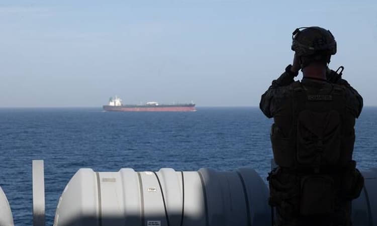 ইরানি পণ্যবাহী জাহাজে গুলি করে নিয়ন্ত্রণ নিয়েছে মার্কিন বাহিনী : ট্রাম্প- খবরের ইমেজ Image