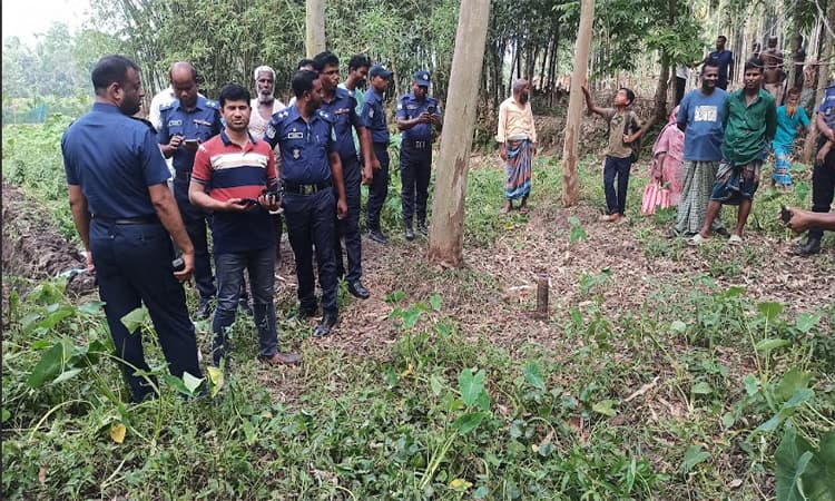 পঞ্চগড়ে জমিতে পাওয়া গেল মর্টার শেল- খবরের থাম্বনেইল ফটো
