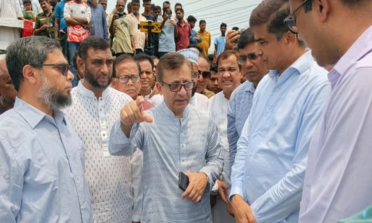 জ্বালানির পরিস্থিতি সামাল দিতে প্রয়োজনীয় ব্যবস্থা নেওয়া হচ্ছে: বাণিজ্যমন্ত্রী- খবরের ইমেজ Image