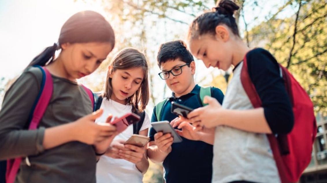 ১৬ বছরের কম বয়সীদের জন্য সামাজিক যোগাযোগমাধ্যম নিষিদ্ধ করছে নরওয়ে - খবরের থাম্বনেইল ফটো