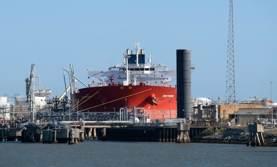 জ্বালানি সরবরাহে সহায়তায় শিপিং ওয়েভার বাড়াল যুক্তরাষ্ট্র- খবরের থাম্বনেইল ফটো