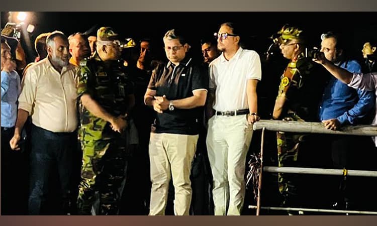 চট্টগ্রাম নগরীর জলাবদ্ধ এলাকা পরিদর্শন স্থানীয় সরকার প্রতিমন্ত্রীর- খবরের থাম্বনেইল ফটো