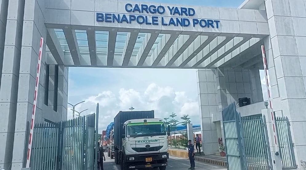 বেনাপোল বন্দর দিয়ে আমদানি-রপ্তানি পুনরায় শুরু- খবরের ইমেজ Image