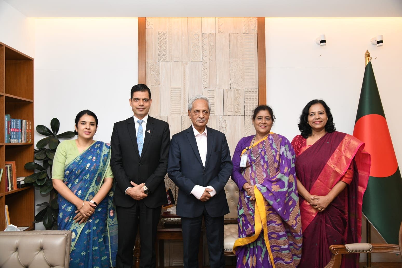 সংস্কৃতি মন্ত্রীর সাথে নেপালের রাষ্ট্রদূতের সৌজন্য সাক্ষাৎ- খবরের ইমেজ Image