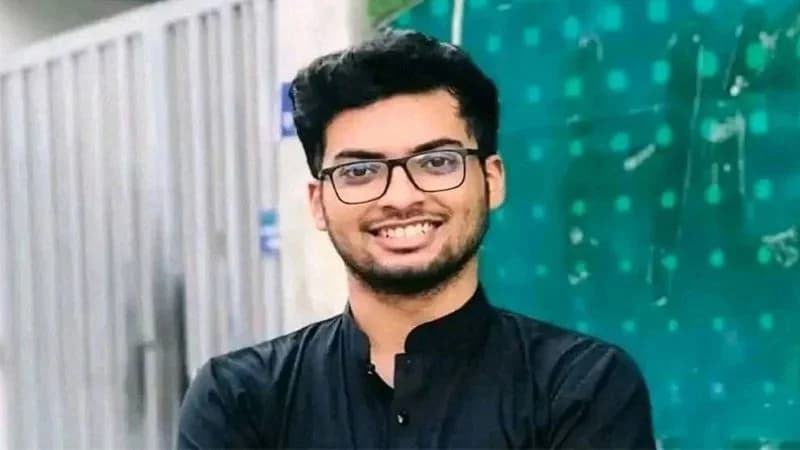 যুক্তরাষ্ট্রে হত্যাকাণ্ডের শিকার লিমনের লাশ তার পরিবারের কাছে হস্তান্তর করলেন পররাষ্ট্র প্রতিমন্ত্রী- খবরের থাম্বনেইল ফটো