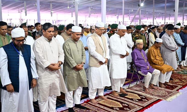জাতীয় ঈদগাহে একসঙ্গে ঈদুল আযহার নামাজ আদায় করেছেন রাষ্ট্রপতি ও প্রধানমন্ত্রী- খবরের থাম্বনেইল ফটো