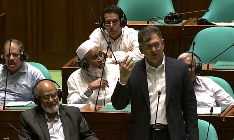 প্রবাসীদের সমস্যা সমাধানে টাস্কফোর্স গঠন করা যেতে পারে : সংসদে স্বরাষ্ট্রমন্ত্রী- খবরের ইমেজ Image