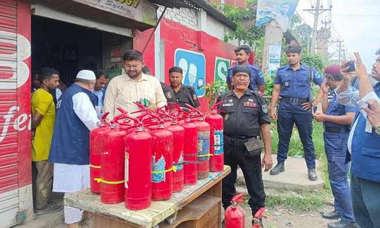 নরসিংদীতে অগ্নিনির্বাপক যন্ত্রের কারখানাকে জরিমানা- খবরের ইমেজ Image