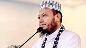 আত্মসমর্পণ করছেন মুফতি আমির হামজা- খবরের থাম্বনেইল ফটো