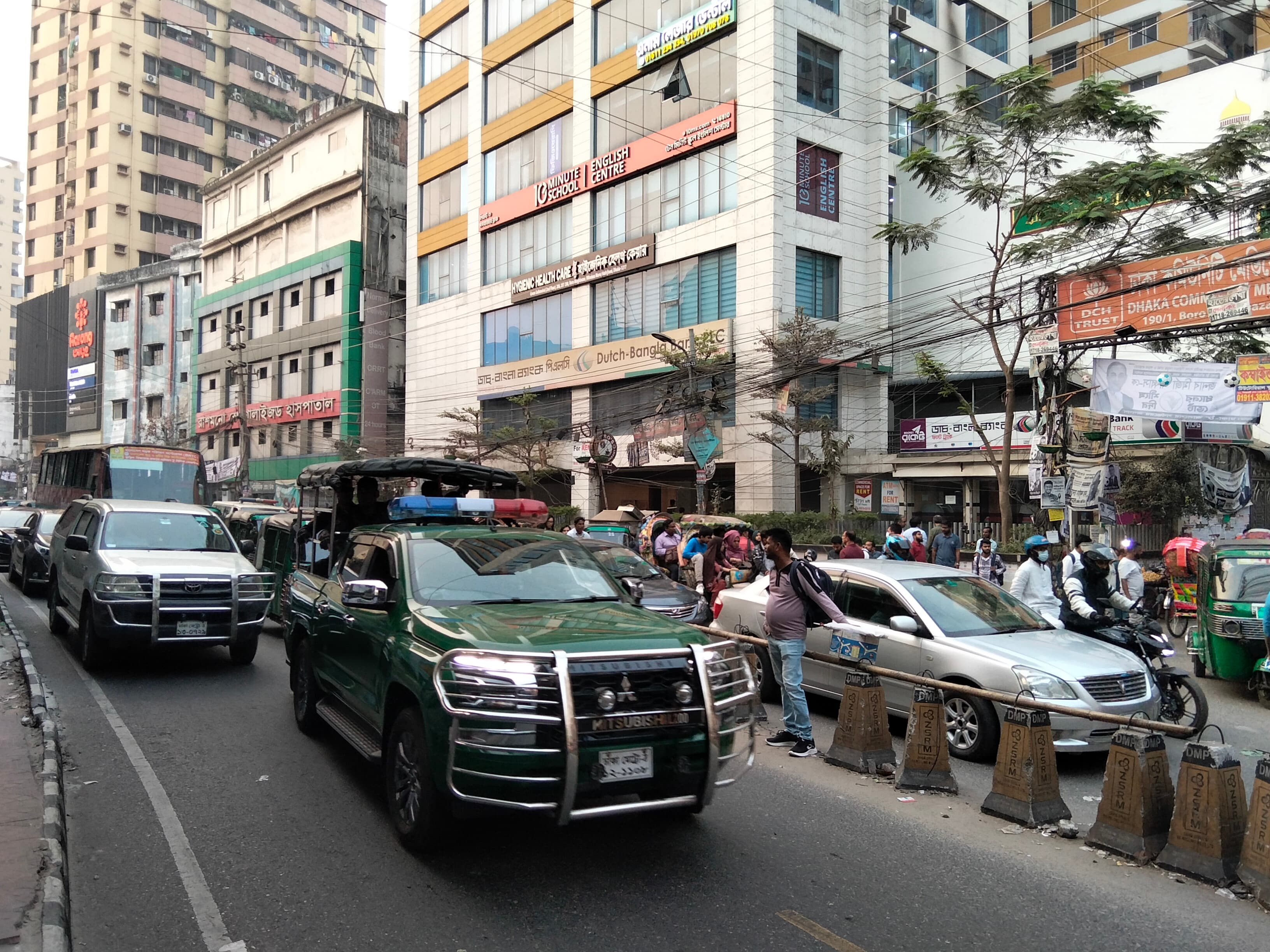 নিরাপত্তা জোরদারে ভোটের আগে–পরে যানবাহনে নিয়ন্ত্রিত চলাচল- খবরের থাম্বনেইল ফটো