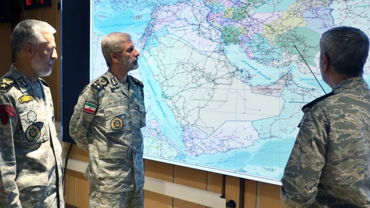 যুদ্ধ হলে ট্রাম্পের জন্য ‘শিক্ষা’ দেওয়ার হুঁশিয়ারি তেহরানের- খবরের থাম্বনেইল ফটো