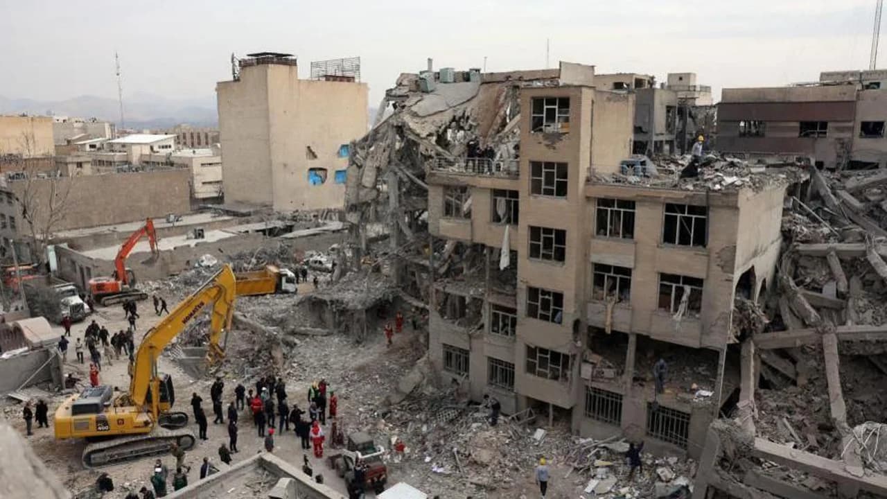 তেহরানে মার্কিন–ইসরাইলি হামলায় ১৮ দিনে ক্ষতিগ্রস্ত ১২ হাজার ভবন- খবরের থাম্বনেইল ফটো