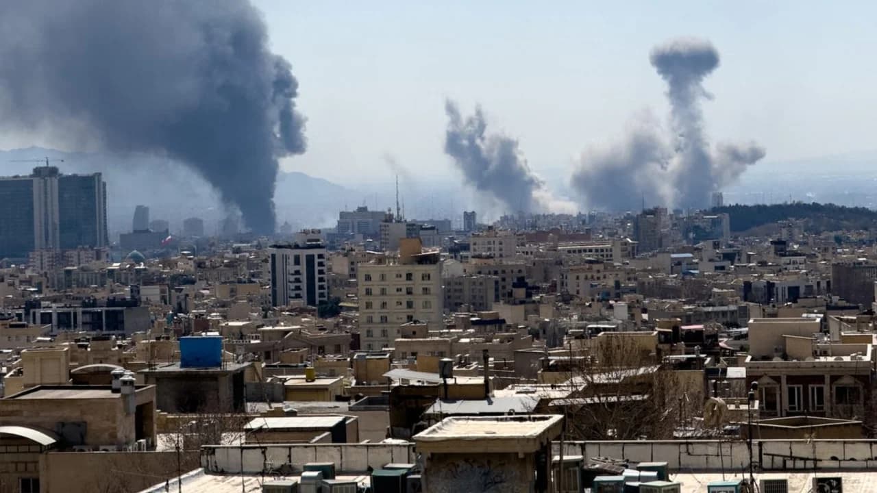 ইরানের ইসফাহান প্রদেশে যুক্তরাষ্ট্র-ইসরাইলের বিমান হামলা, নিহত ১১- খবরের থাম্বনেইল ফটো