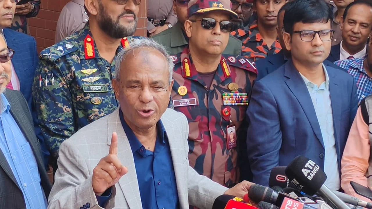 নির্বাচনে আইনশৃঙ্খলা রক্ষায় সারাদেশে এক লাখ সেনা মোতায়েন: স্বরাষ্ট্র উপদেষ্টা- খবরের থাম্বনেইল ফটো