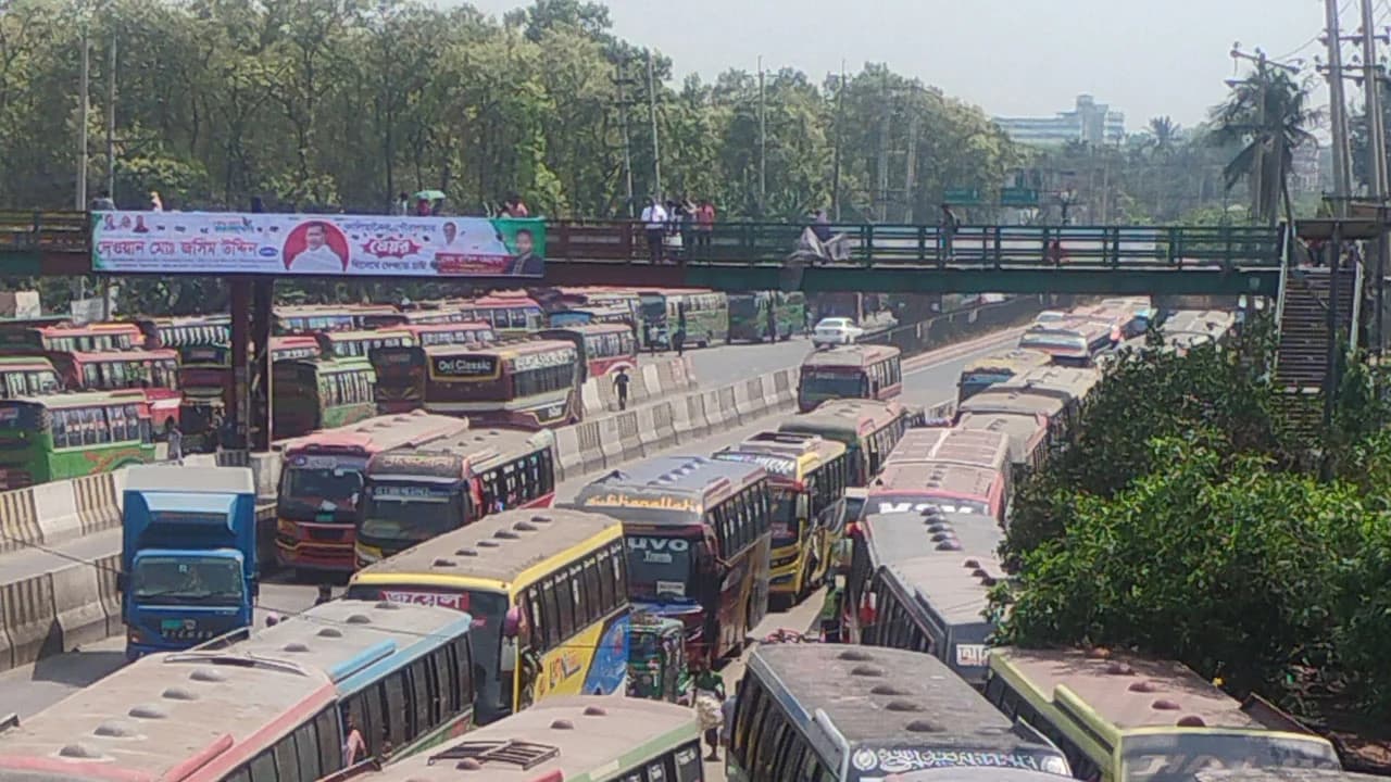 ঢাকা-টাঙ্গাইল মহাসড়কের সফিপুর-চন্দ্রা রুটে ১২ কিমি যানজট- খবরের থাম্বনেইল ফটো