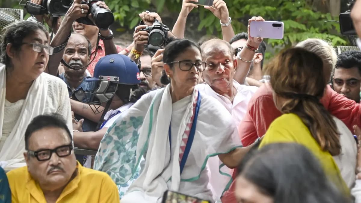 শুভেন্দু সরকারের বিরুদ্ধে প্রথমবার রাজপথে মমতা- খবরের ইমেজ Image