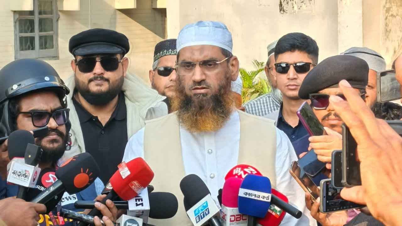 তিন কেন্দ্রের ফলাফলে ঢাকা-১৩ আসনে এগিয়ে মামুনুল হক- খবরের থাম্বনেইল ফটো