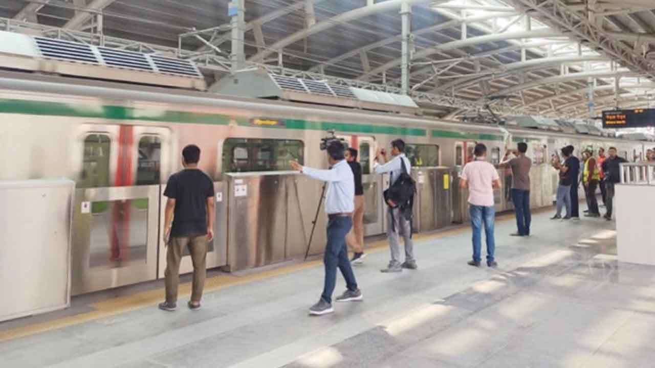 অনুমতি ছাড়া মেট্রোরেলে ভিডিও-ছবি তোলা নিষিদ্ধ- খবরের থাম্বনেইল ফটো
