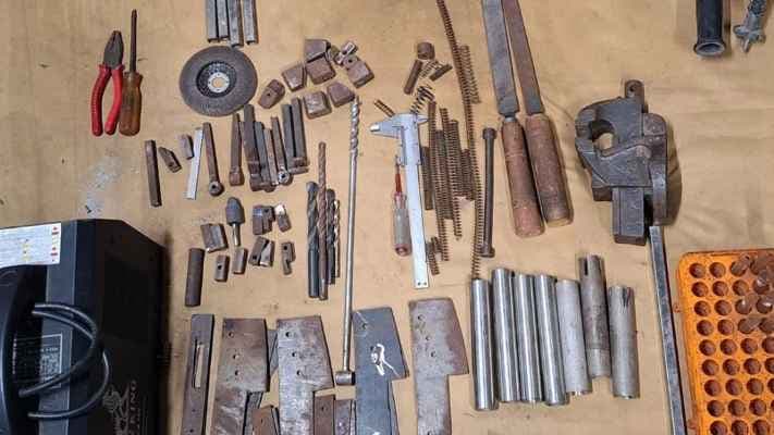 মুন্সীগঞ্জে সেনাবাহিনীর অভিযান, দেশীয় অস্ত্র-বোমা উদ্ধার- খবরের থাম্বনেইল ফটো